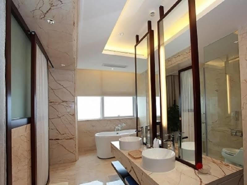 Golden Shining New Century Grand Hotel Beihai Eksteriør bilde